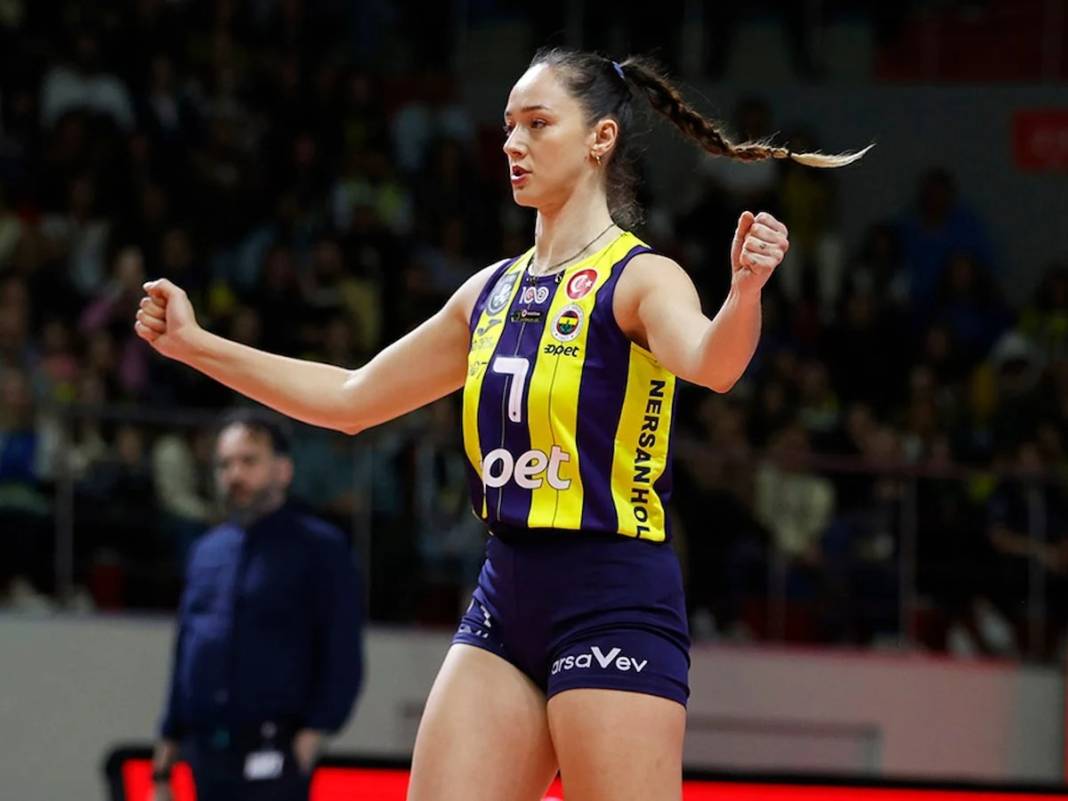 Galatasaray'da oynadı Fenerbahçe'de de Beşiktaş'ta da: Cansu Çetin imzayı attı 10